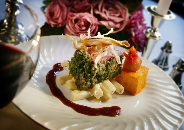 Menu til 3.11 07. Hovedret: Kalvefilet med pasitinak ala creme.
Foto Jens Morten